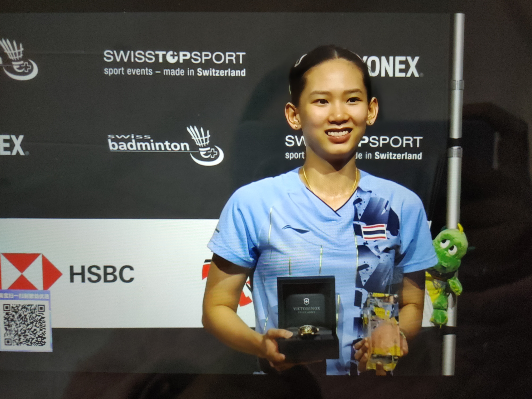 的焦点在于 的焦点在于